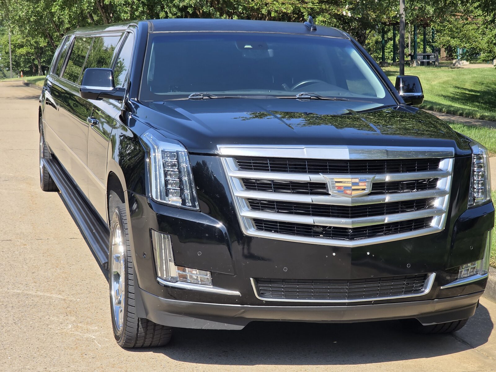 Thriller — 14 Passenger Cadillac Escalade Limousine